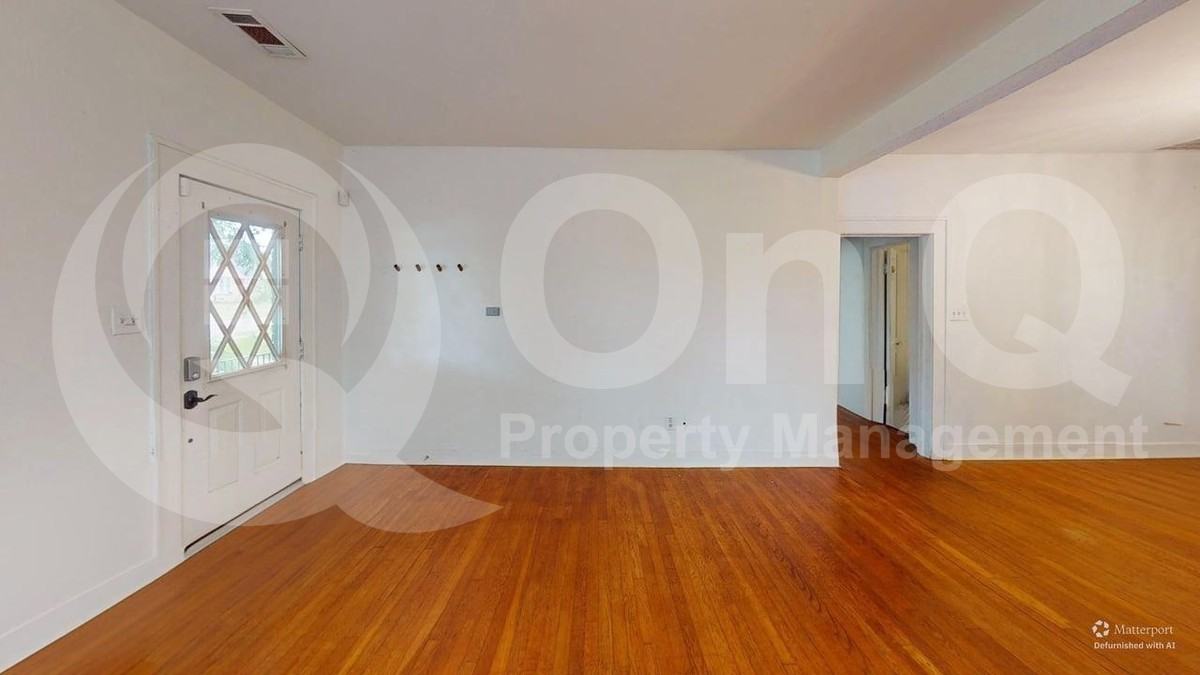 3326 Burlingdell Ave - Photo 4 of 12