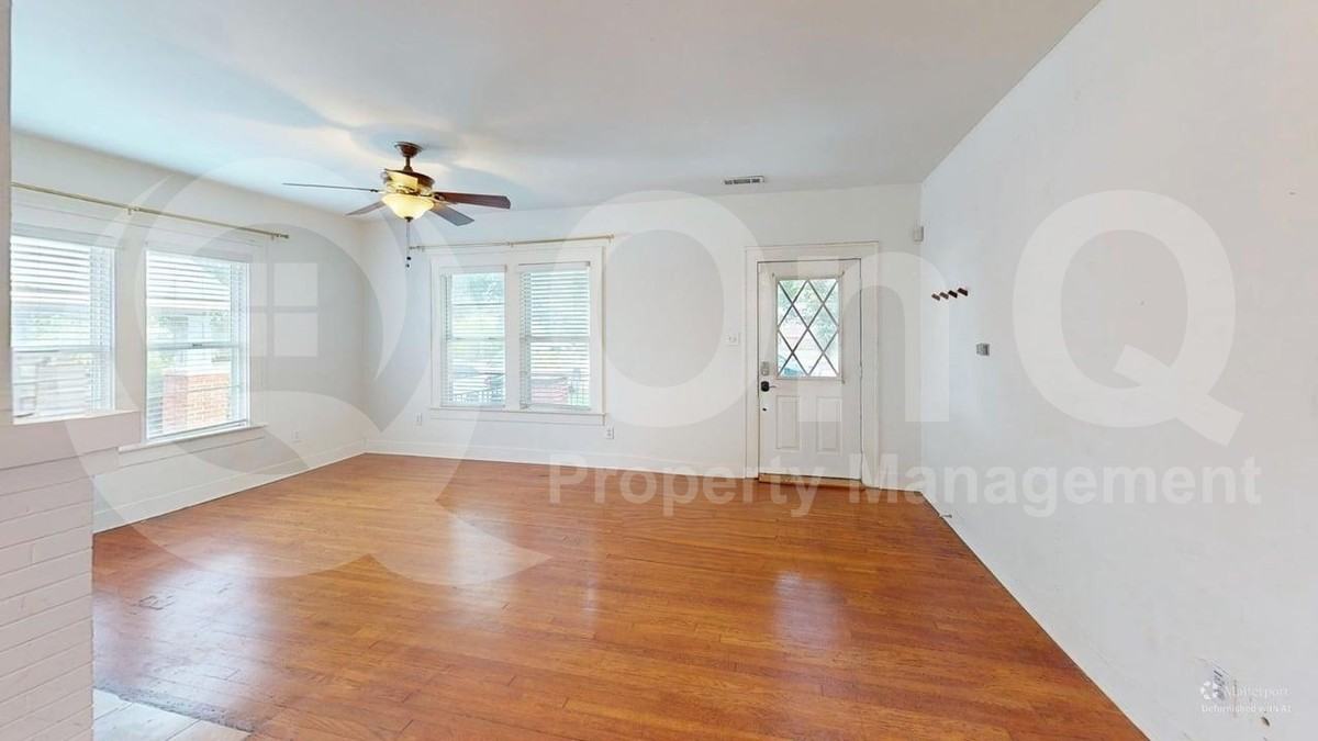 3326 Burlingdell Ave - Photo 5 of 12