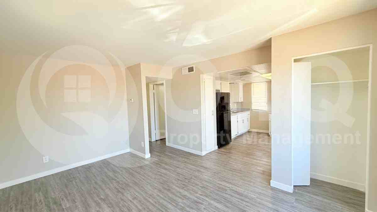 2145 W Mariposa St #201 - Photo 3 of 9