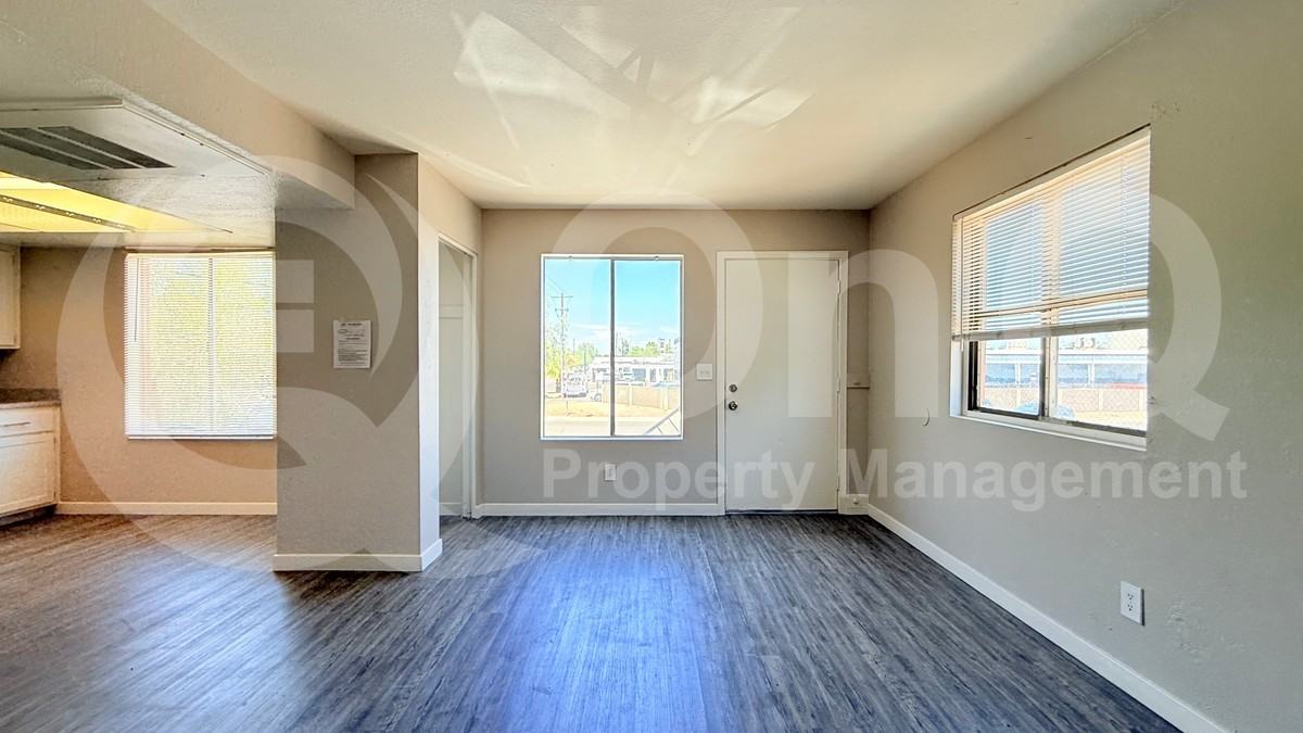 2145 W Mariposa St #201 - Photo 4 of 9