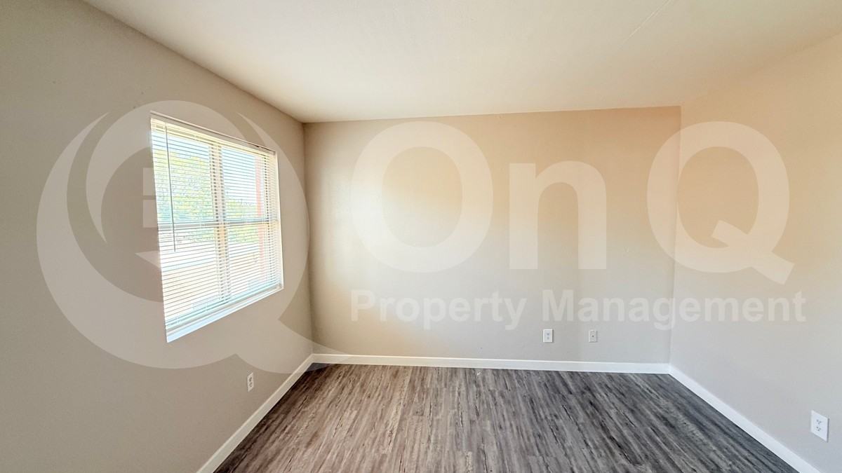 2145 W Mariposa St #201 - Photo 6 of 9