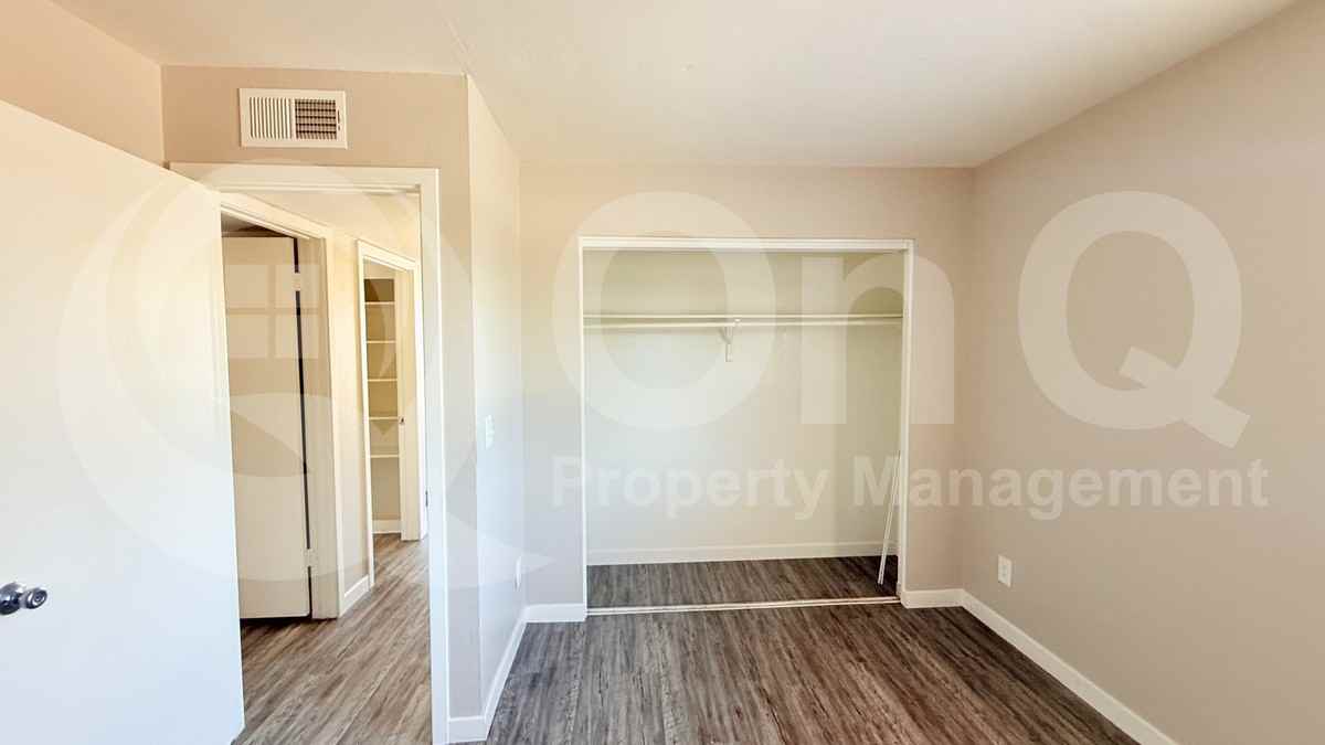 2145 W Mariposa St #201 - Photo 7 of 9