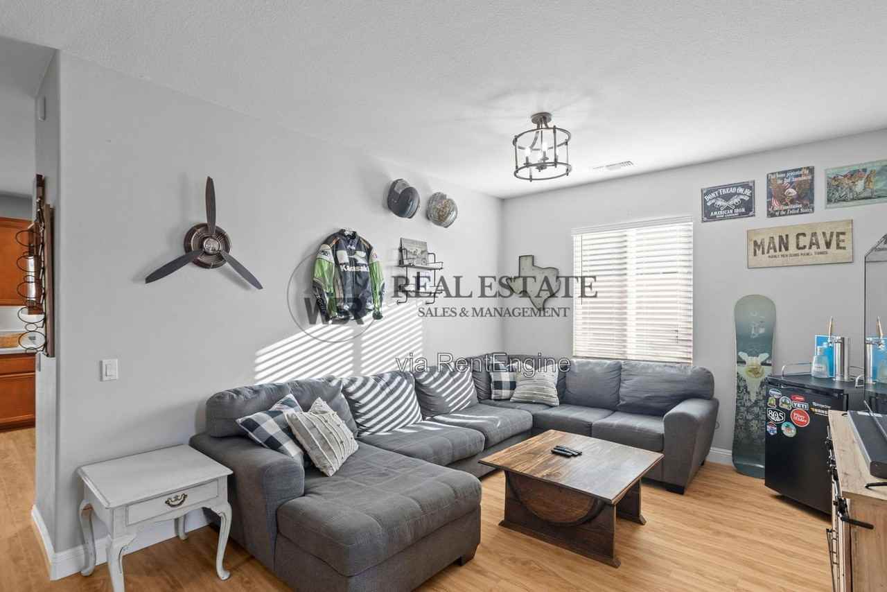 16704 Fox Trot Ln - Photo 3 of 33