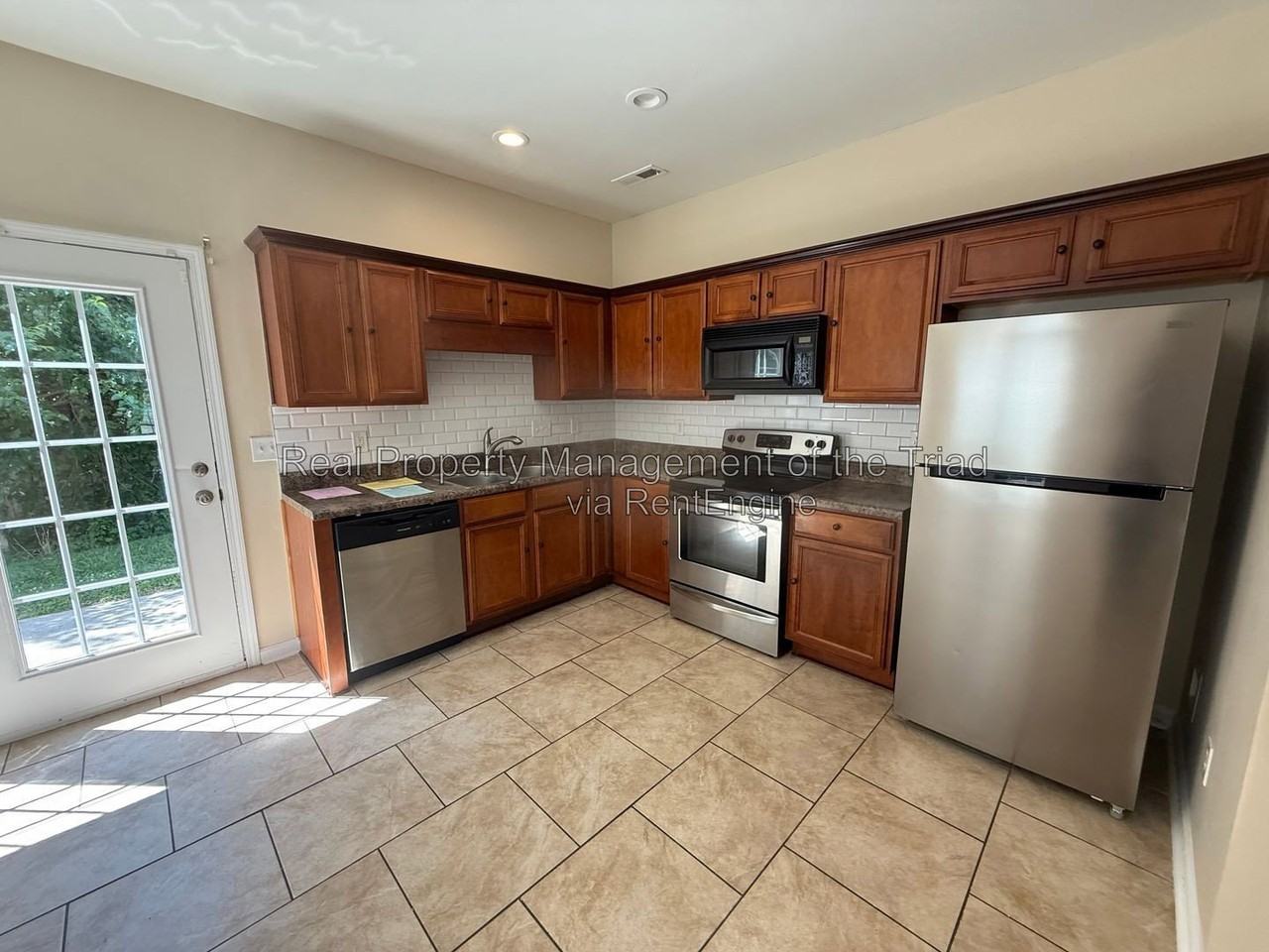 1258 Burton Ave - Photo 3 of 19