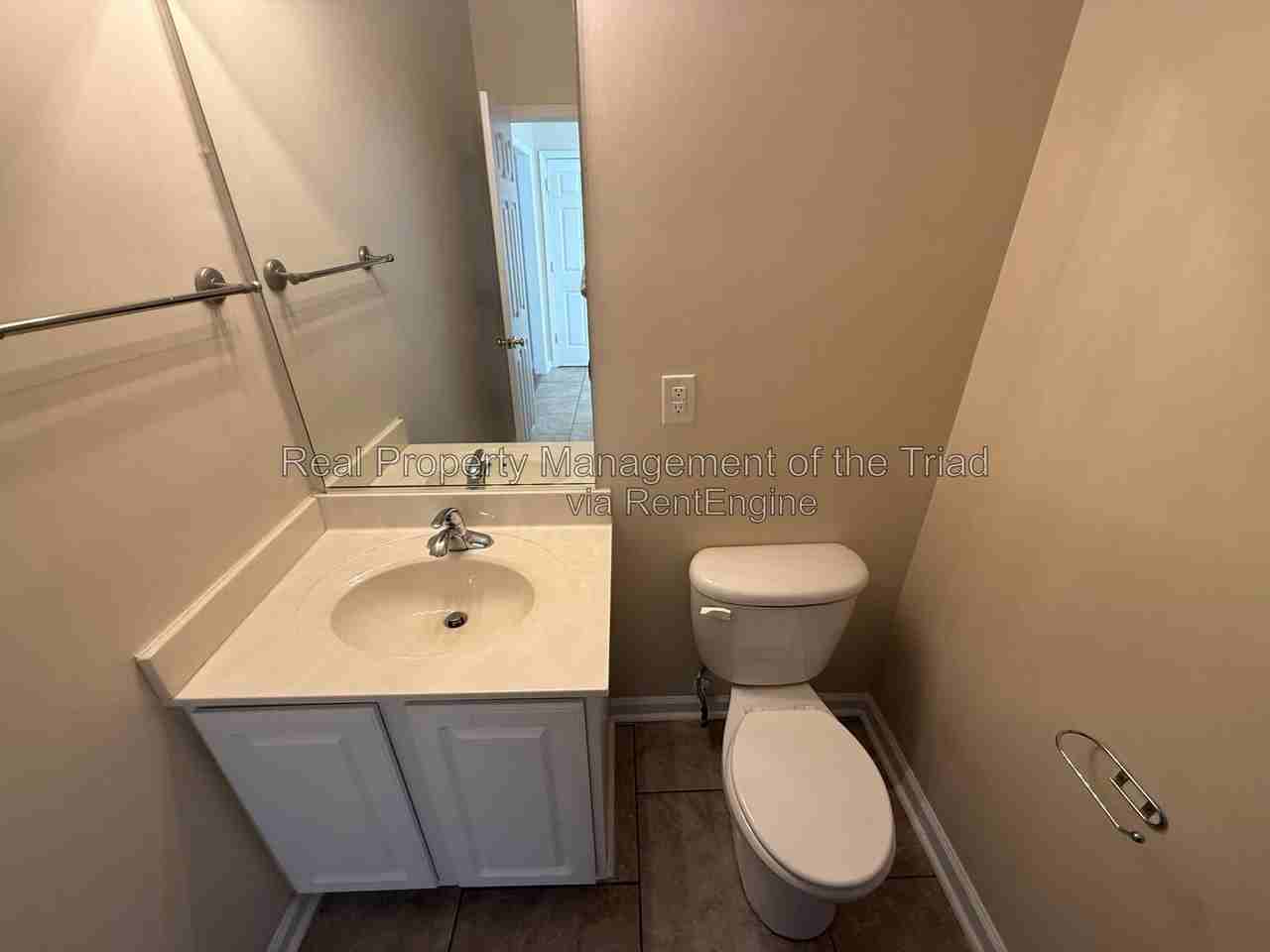1258 Burton Ave - Photo 4 of 19