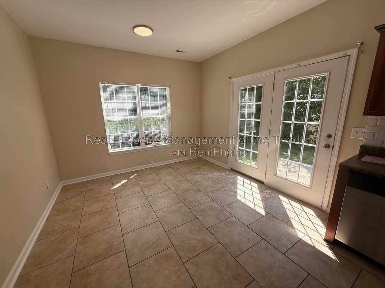 1258 Burton Ave - Photo 7 of 19