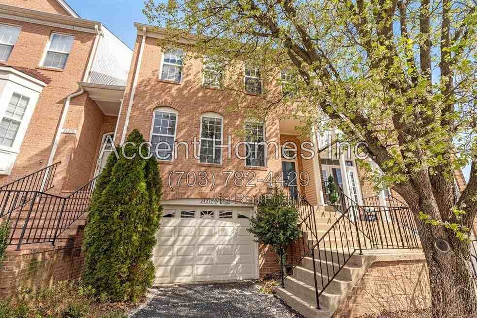 21217 Millwood Sq - Photo 4 of 50