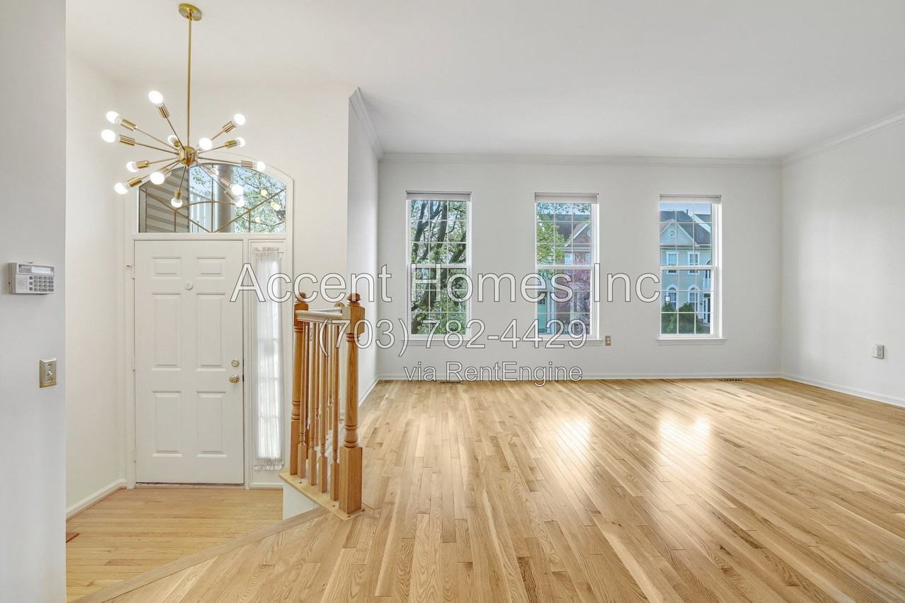 21217 Millwood Sq - Photo 6 of 50