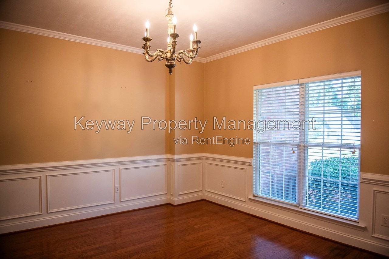 242 Stonington Dr - Photo 3 of 39
