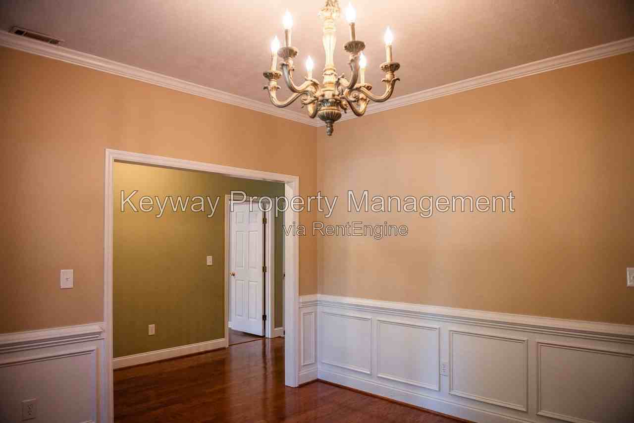 242 Stonington Dr - Photo 4 of 39