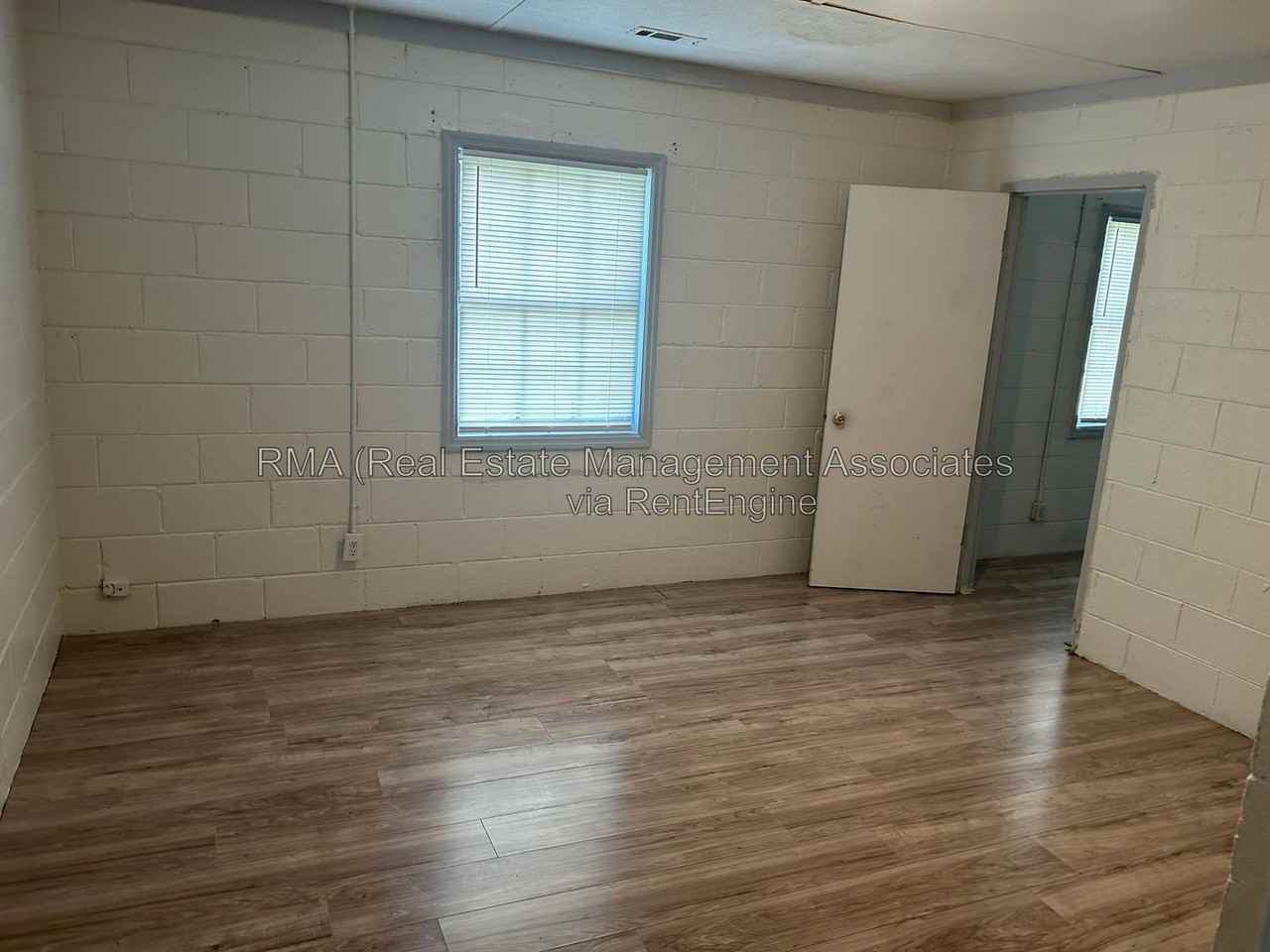 923 Cleveland St - Photo 5 of 9