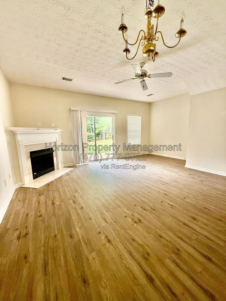 15 Pearl Chambers Ct - Photo 4 of 17