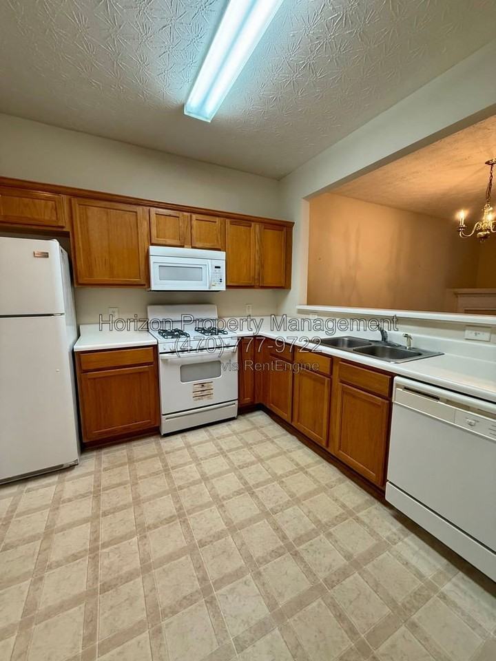 15 Pearl Chambers Ct - Photo 6 of 17