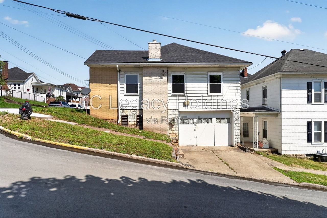 300 Ash Ave - Photo 3 of 32