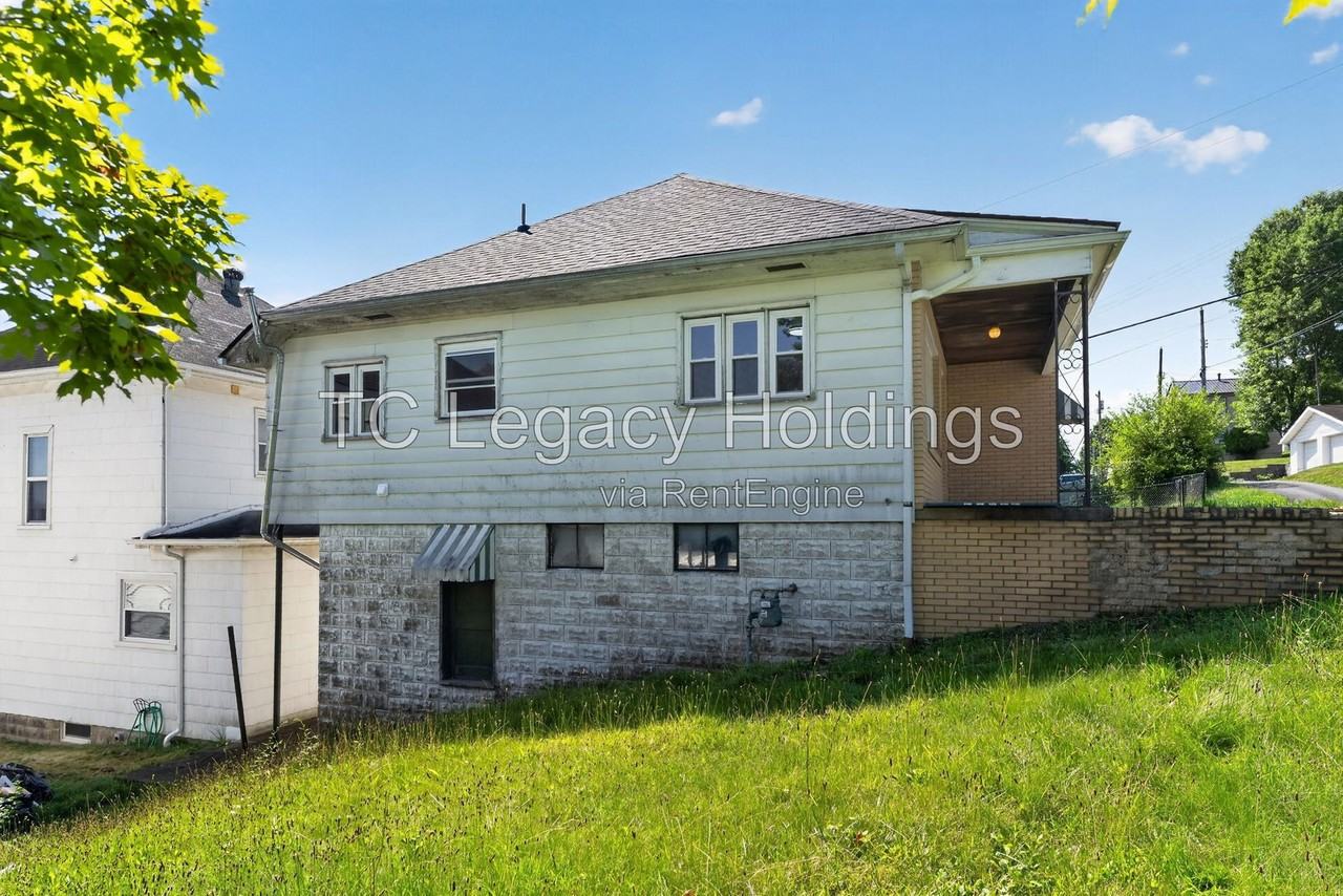 300 Ash Ave - Photo 6 of 32