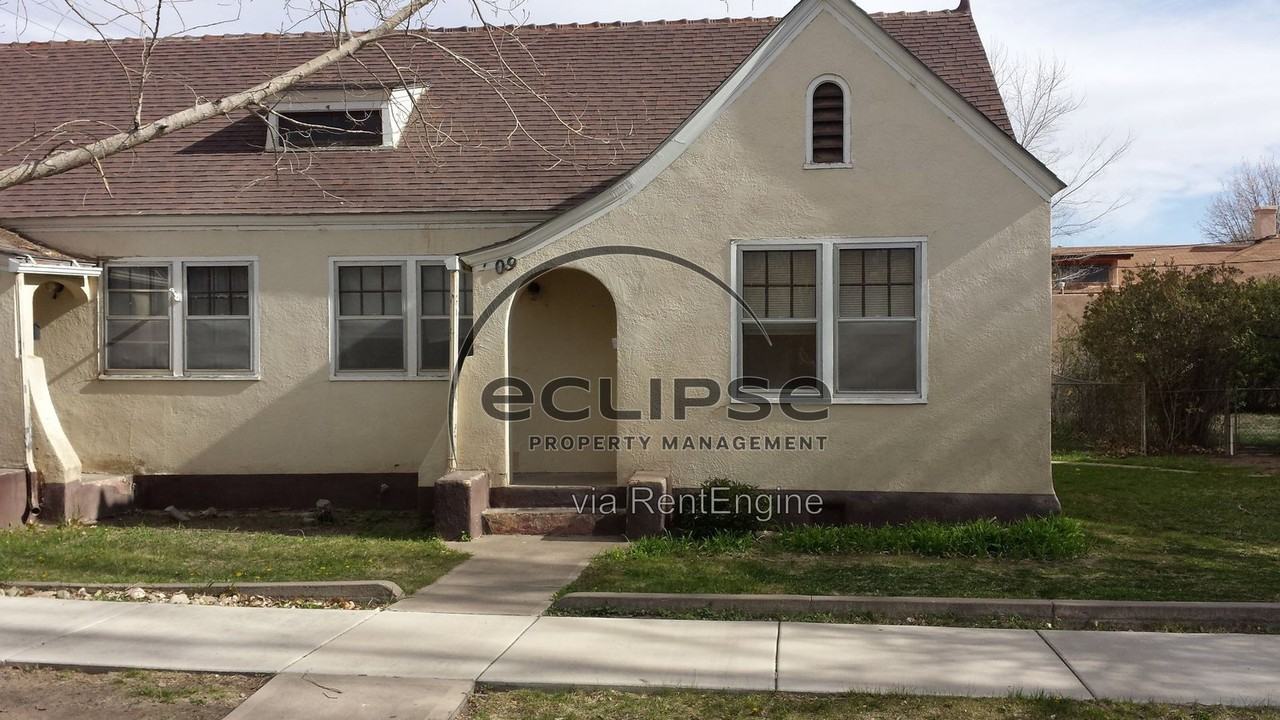 909 3rd St - Photo 2 of 14