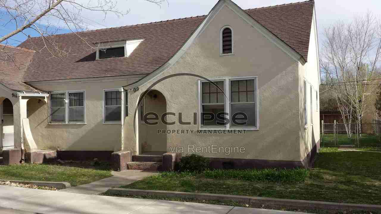 909 3rd St - Photo 3 of 14