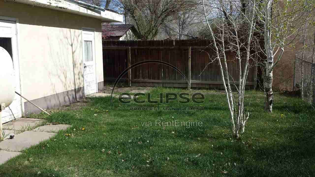 909 3rd St - Photo 5 of 14
