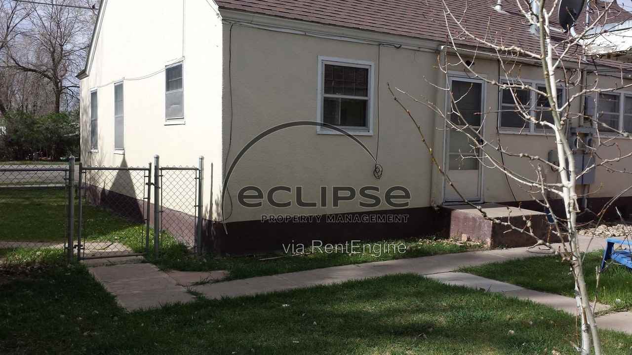 909 3rd St - Photo 6 of 14