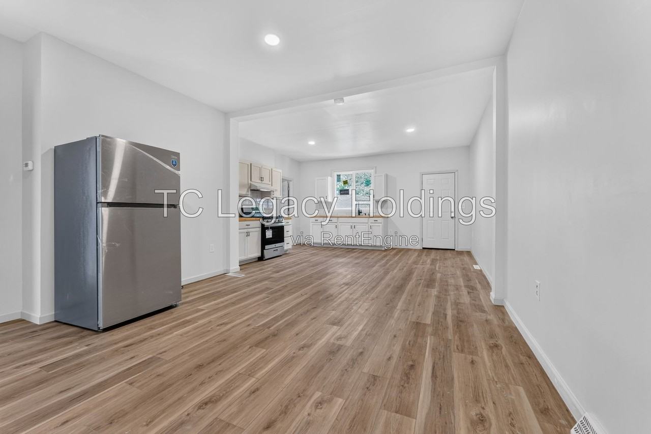 Crisfield St - Photo 5 of 35