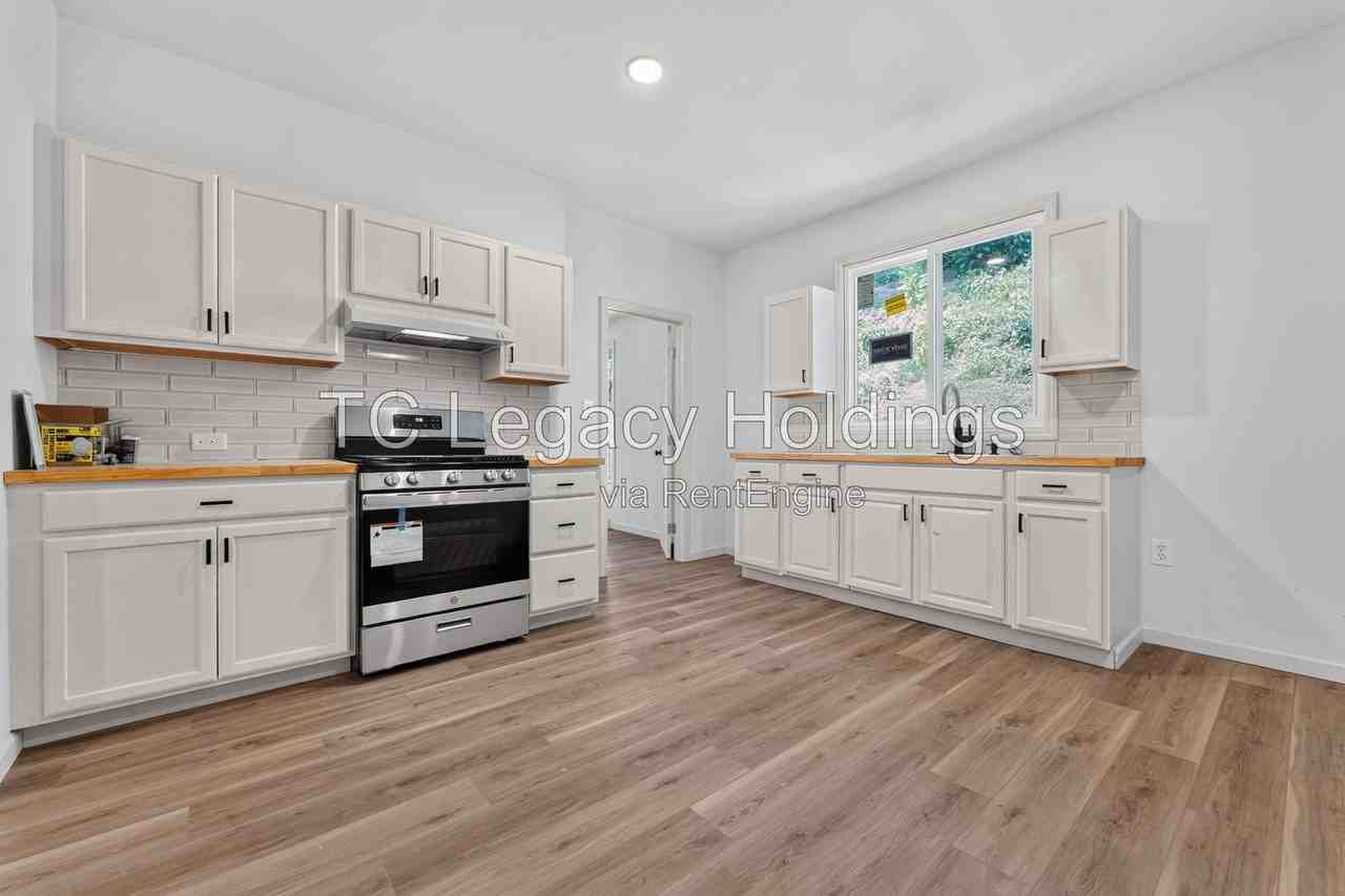 Crisfield St - Photo 6 of 35