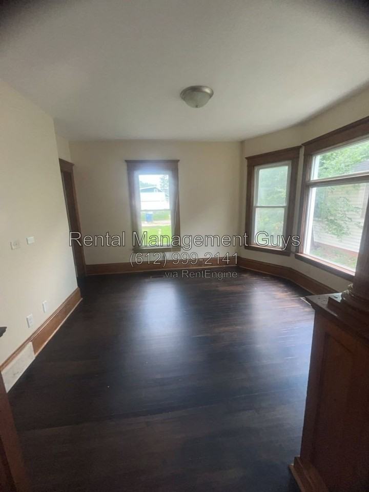 1914 Russell Ave N - Photo 2 of 14