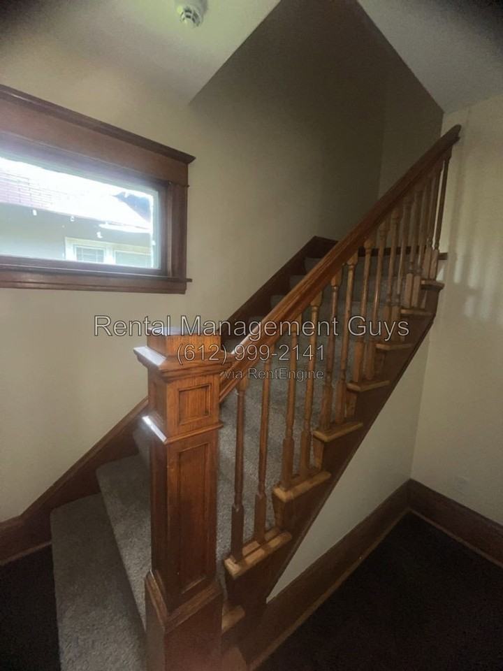 1914 Russell Ave N - Photo 4 of 14