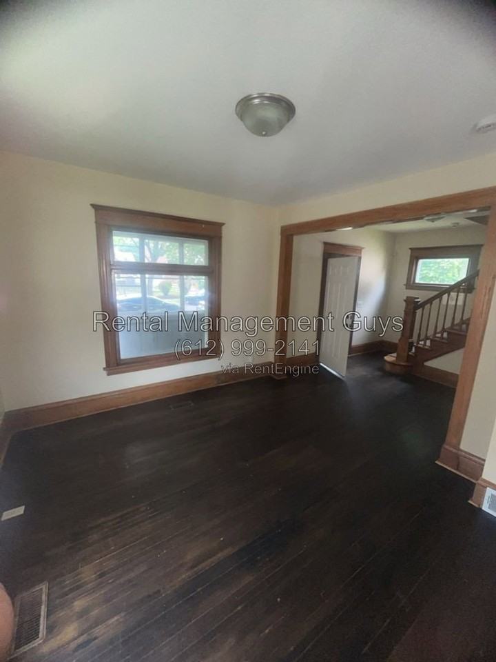 1914 Russell Ave N - Photo 5 of 14