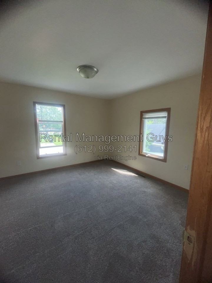 1914 Russell Ave N - Photo 6 of 14