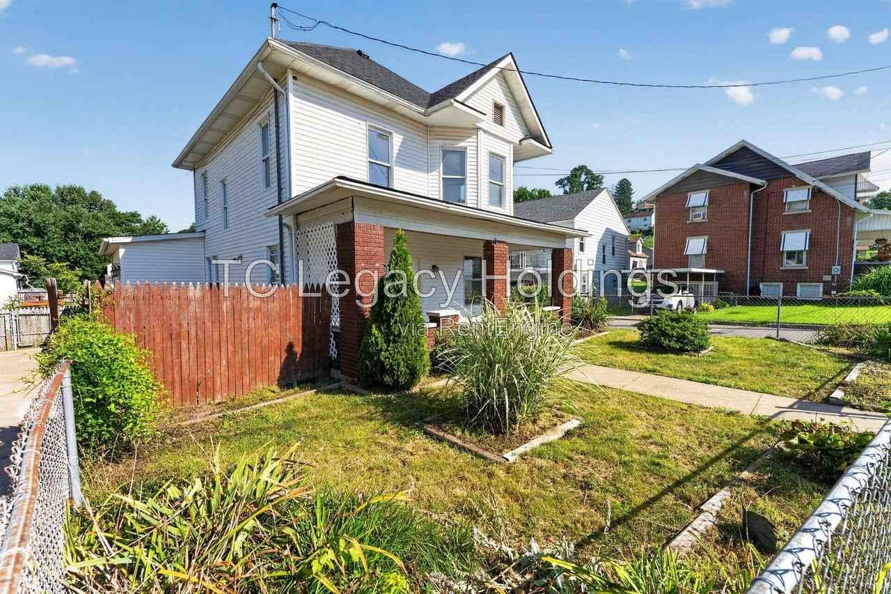 890 Traction St - Photo 3 of 34