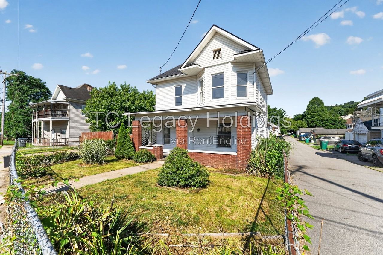 890 Traction St - Photo 4 of 34