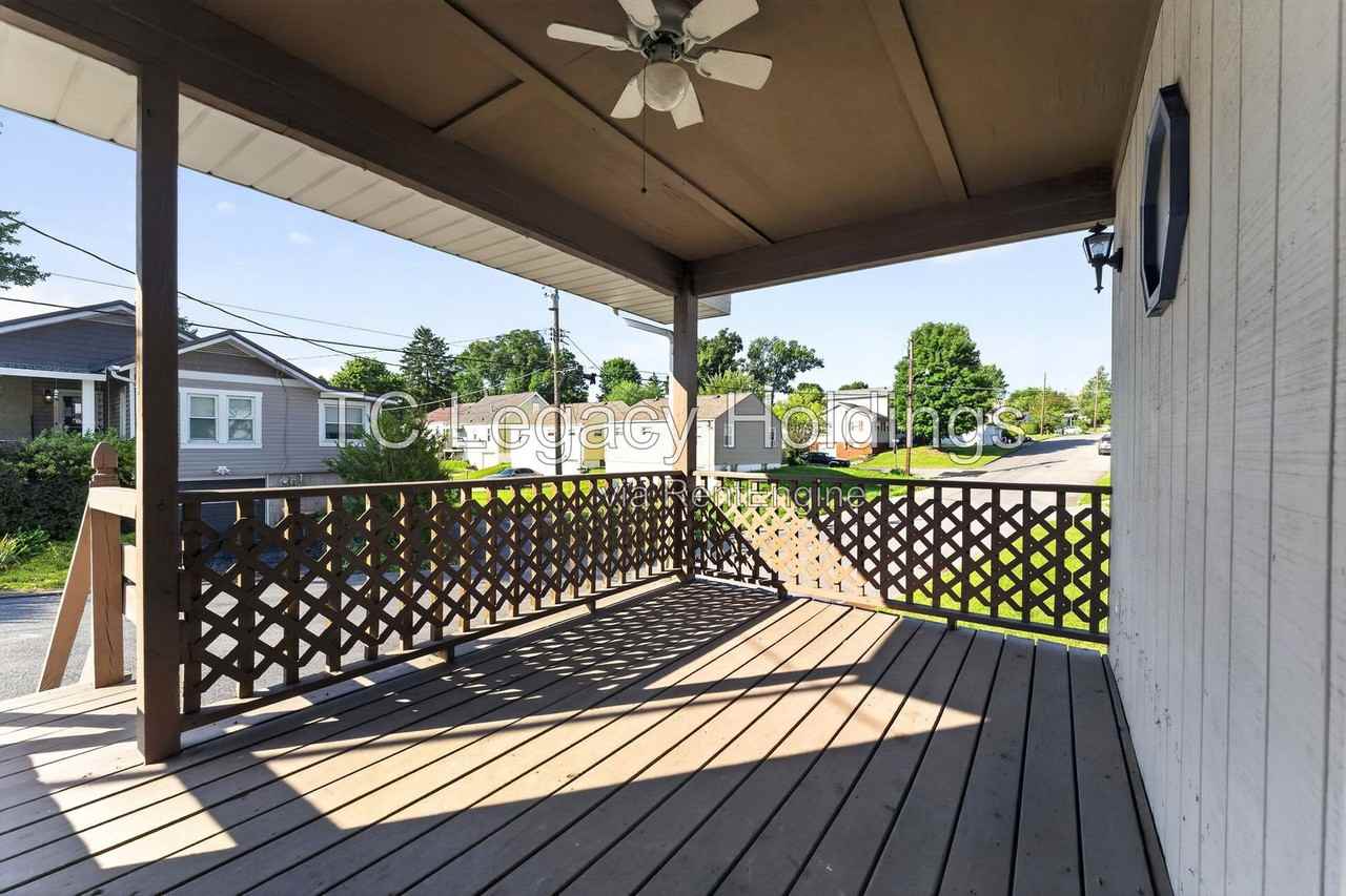 200 Reeves Ave - Photo 2 of 35