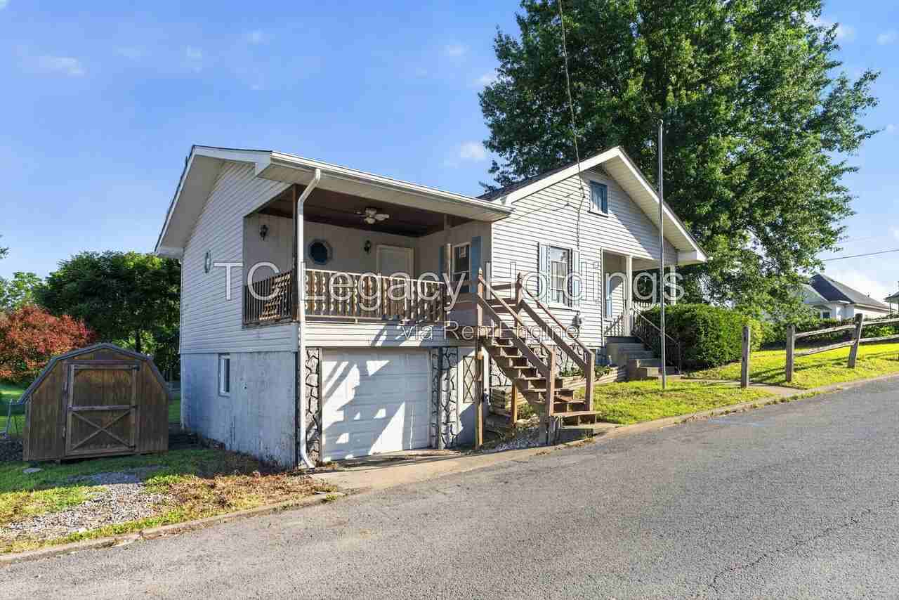 200 Reeves Ave - Photo 3 of 35