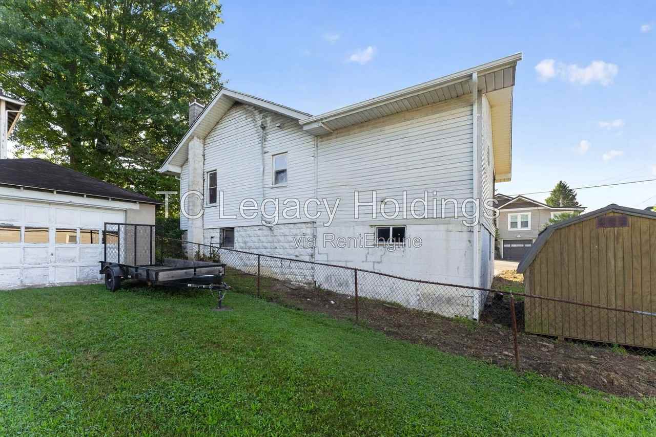 200 Reeves Ave - Photo 4 of 35