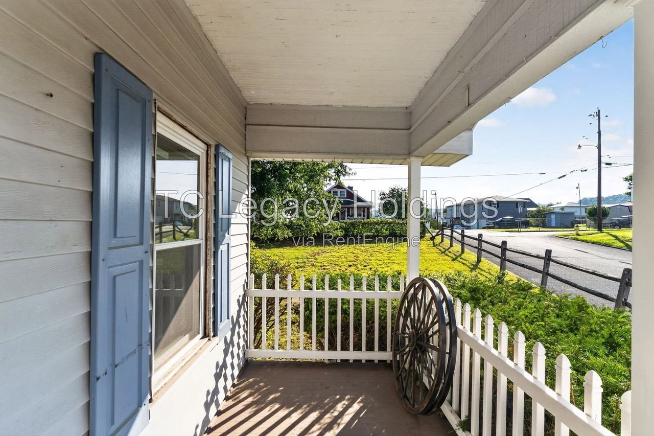 200 Reeves Ave - Photo 5 of 35