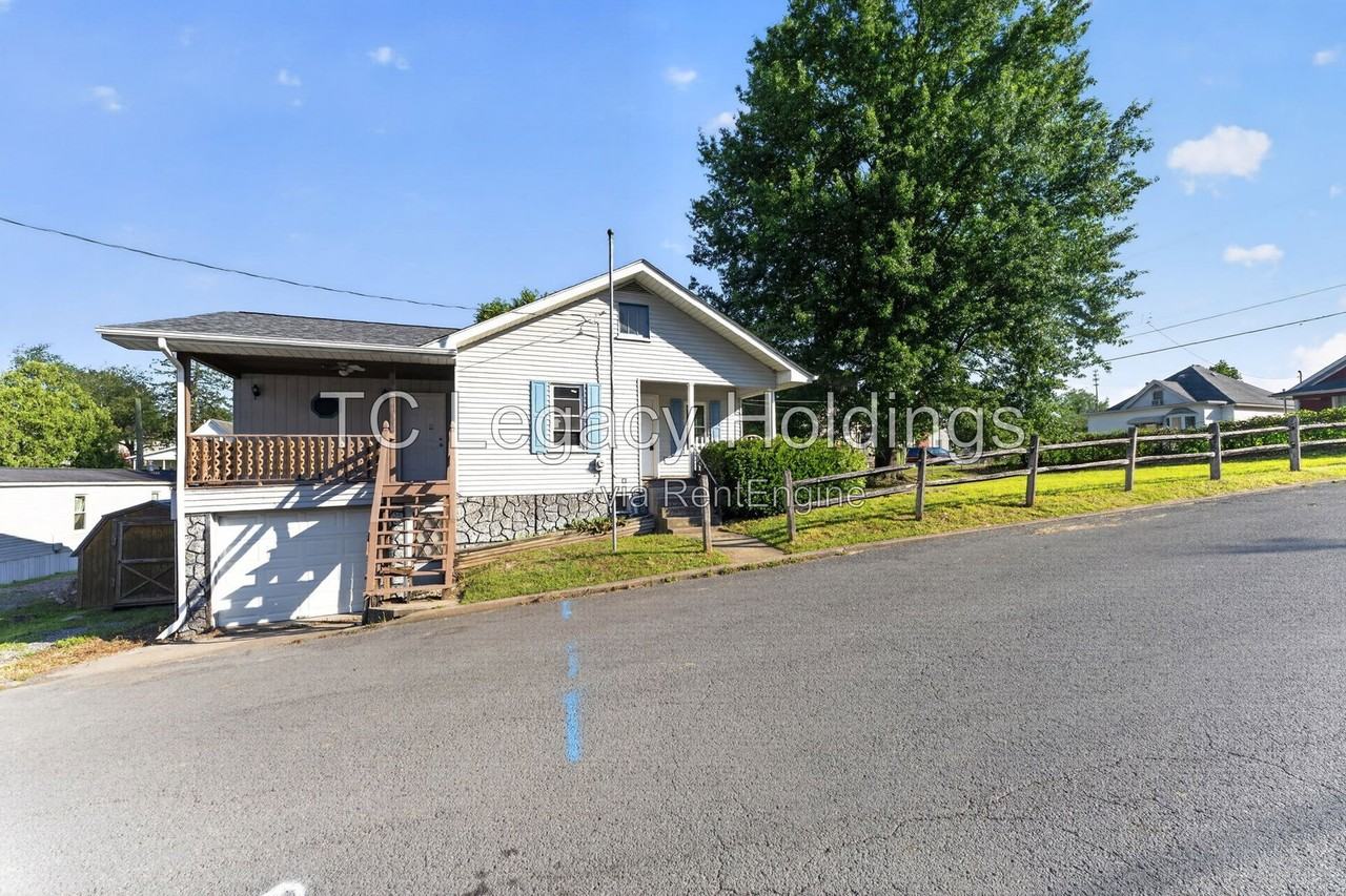 200 Reeves Ave - Photo 7 of 35