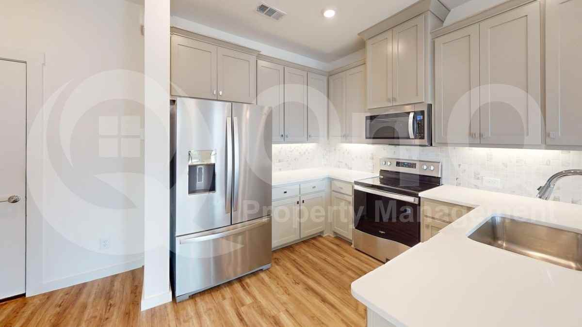 3404 Zellwood Ln - Photo 3 of 16
