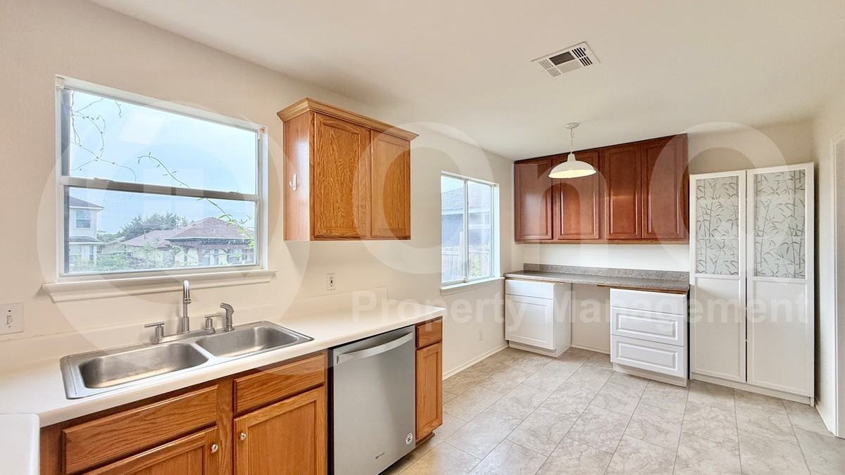 15209 Mimebark Way - Photo 7 of 41
