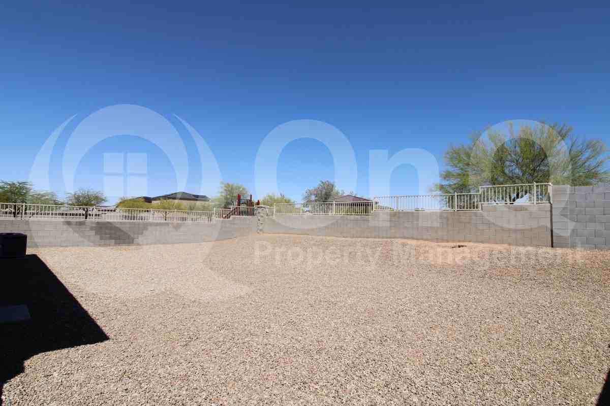 286 E Bobcat Pl - Photo 2 of 30
