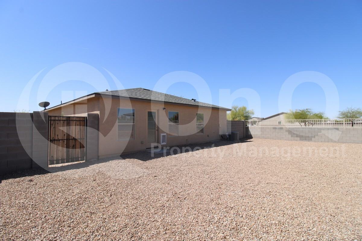 286 E Bobcat Pl - Photo 3 of 30