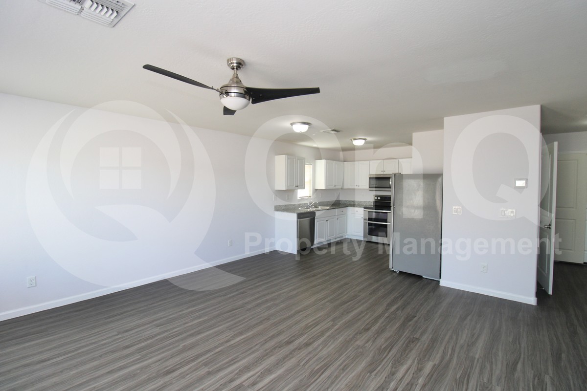 286 E Bobcat Pl - Photo 7 of 30