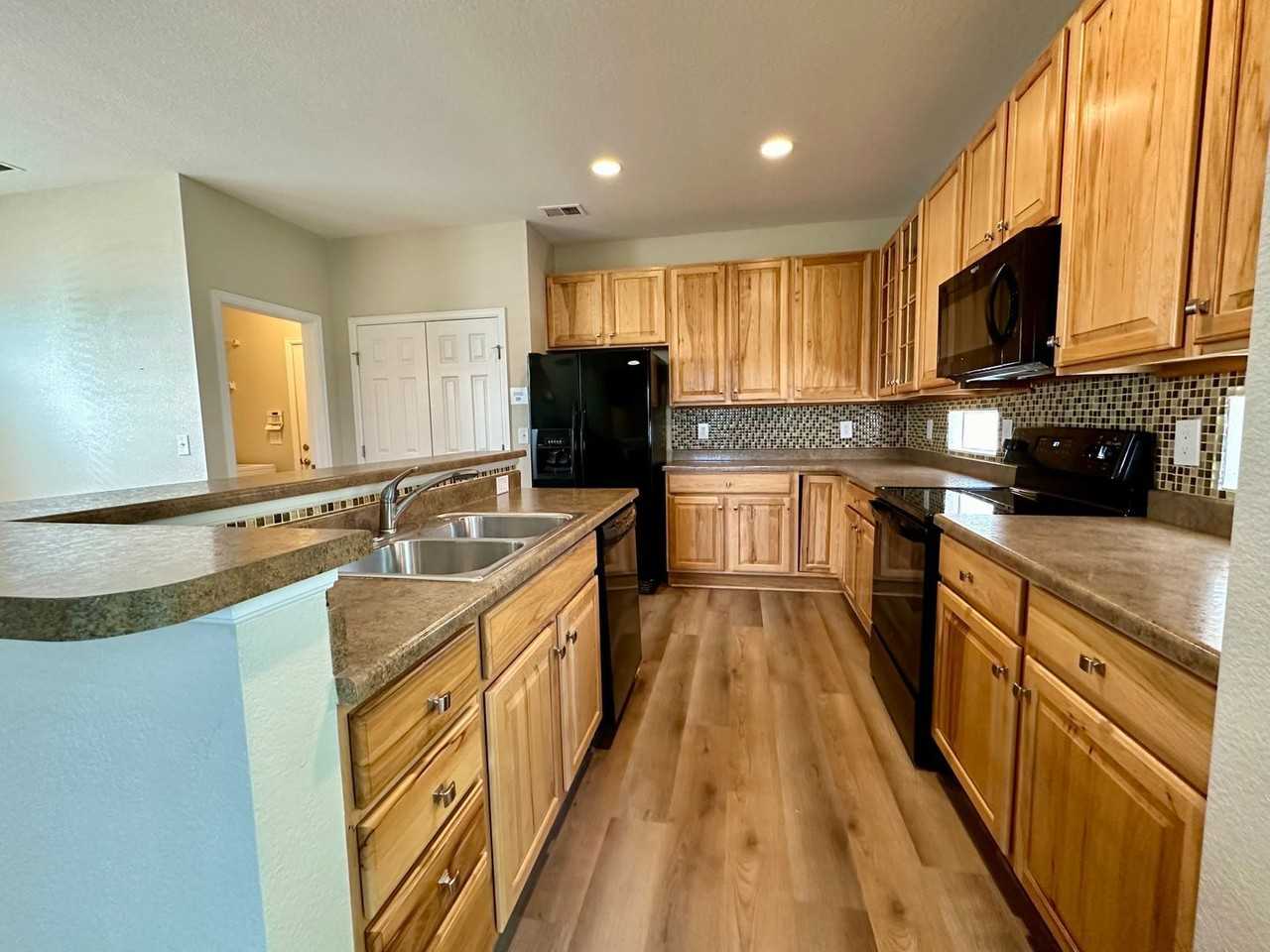 8365 E 22nd Ave - Photo 4 of 24