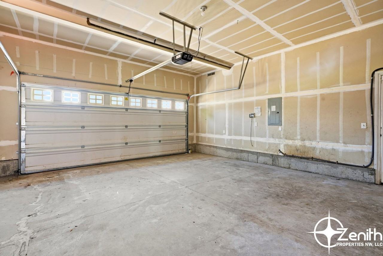 1107 Ne 127th St - Photo 3 of 48