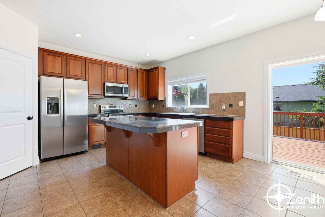 1107 Ne 127th St - Photo 5 of 48