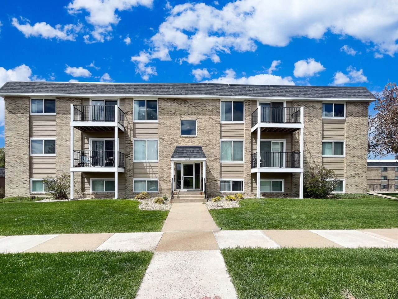 **Limited Time Special! Up to 2 Months Free Rent!** - Photo 2 of 9