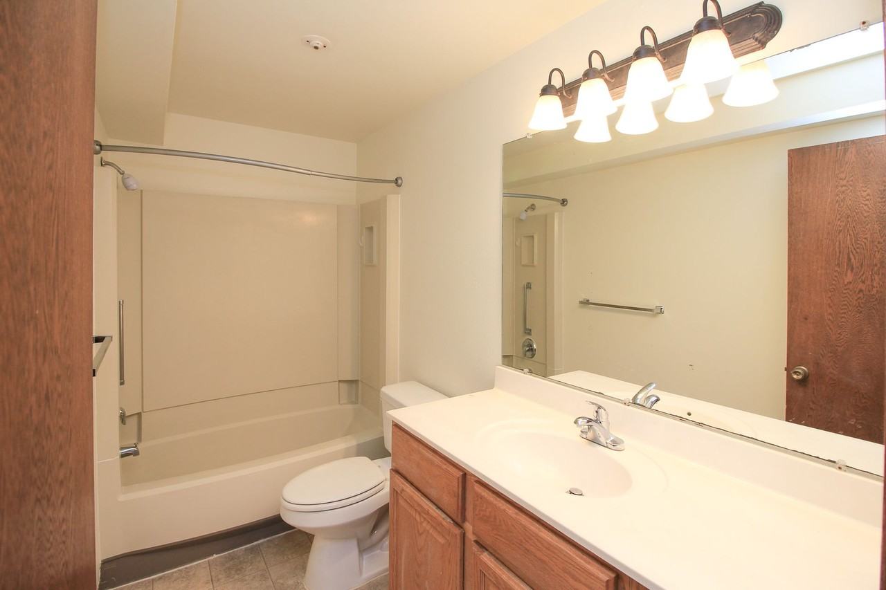 **Limited Time Special! Up to 2 Months Free Rent!** - Photo 6 of 9