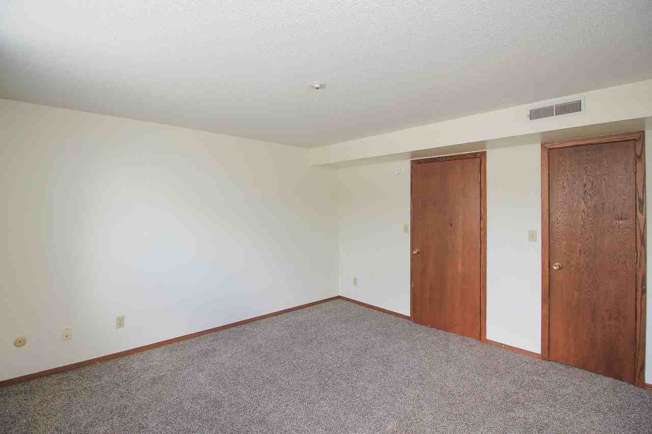 **Limited Time Special! Up to 2 Months Free Rent!** - Photo 7 of 9