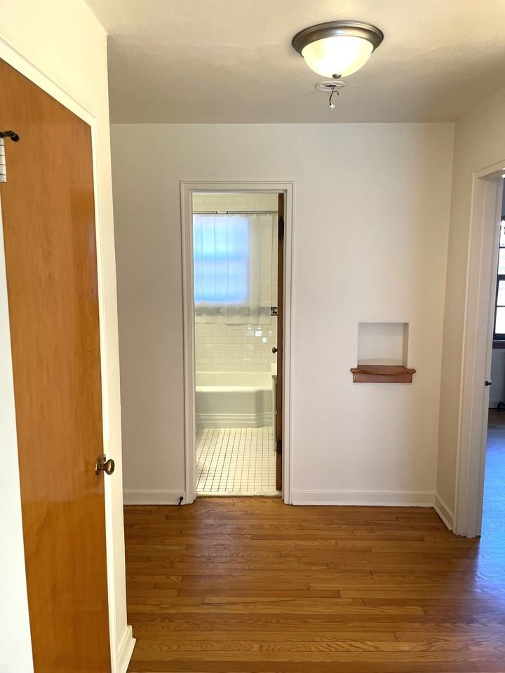 Virginia Apartments - Photo 5 of 21
