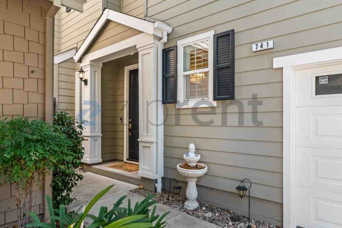741 Tennyson Dr - Photo 2 of 29