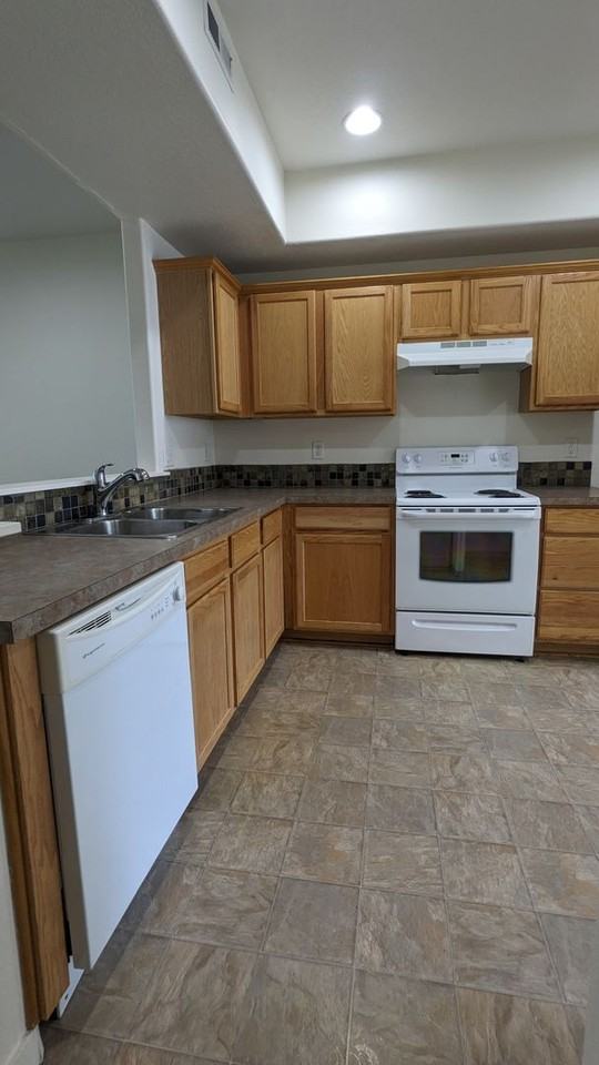 Halsey East Townhomes - Photo 4 of 50